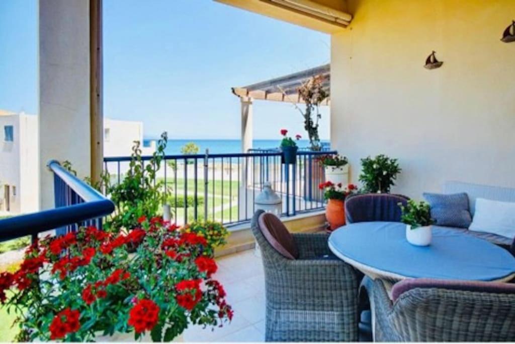 Odyssey Beach Front Apartment La Canée Extérieur photo