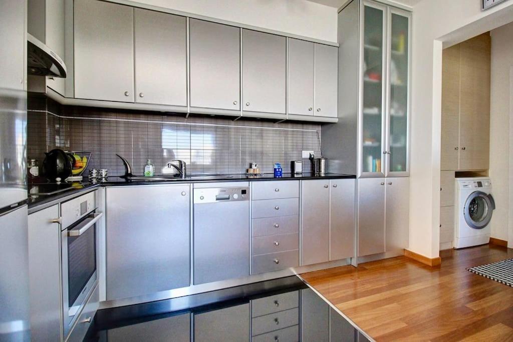 Odyssey Beach Front Apartment La Canée Extérieur photo